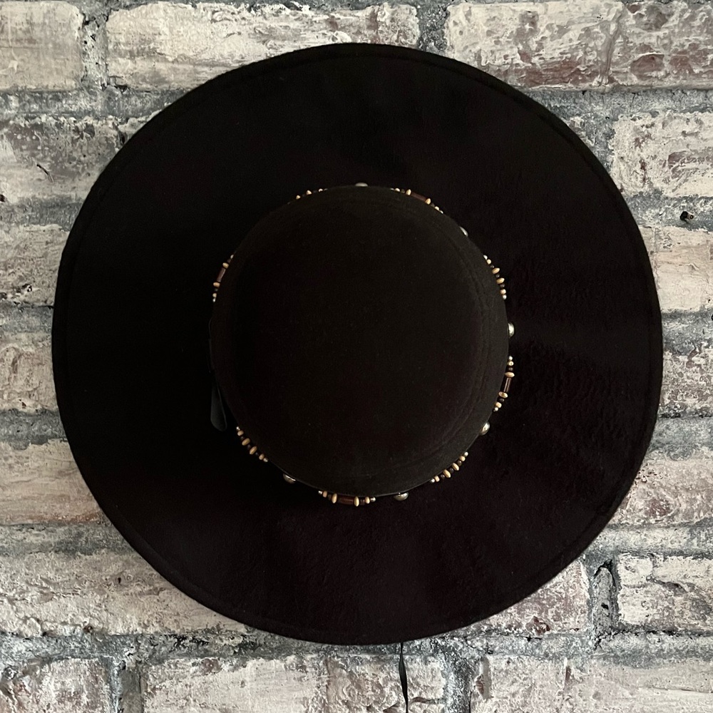 Design Lab hat by Lord & Taylor adjustable inside tie. Smoke & pet free home